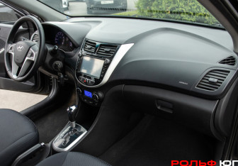 Подержанный автомобиль Hyundai Solaris Sedan 2012 года (7 фото)