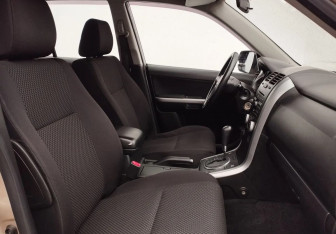 Подержанный автомобиль Suzuki Grand Vitara 2010 года (10 фото)