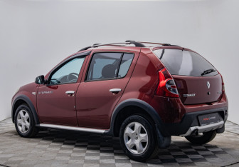 Подержанный автомобиль Renault Sandero 2012 года (3 фото)