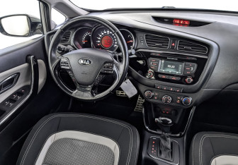Подержанный автомобиль Kia Ceed Hatchback 2014 года (28 фото)