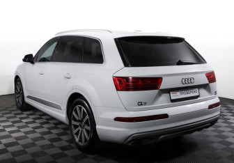 Подержанный автомобиль Audi Q7 2016 года (7 фото)