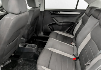 Подержанный автомобиль Skoda Rapid Liftback 2018 года (12 фото)