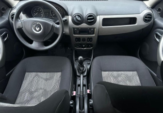 Подержанный автомобиль Renault Sandero 2012 года (11 фото)
