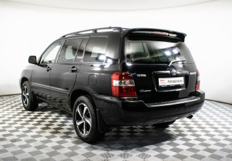 Подержанный автомобиль Toyota Highlander 2007 года (7 фото)