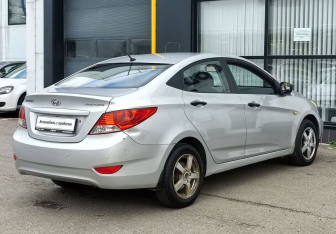 Подержанный автомобиль Hyundai Solaris Sedan 2012 года (5 фото)