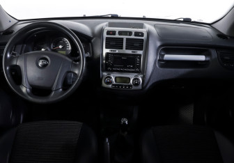 Подержанный автомобиль Kia Sportage 2007 года (12 фото)