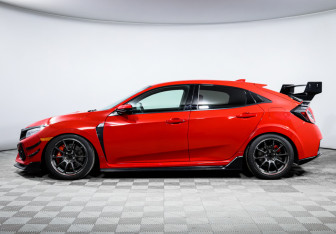 Подержанный автомобиль Honda Civic Type R Hatchback 2019 года (8 фото)