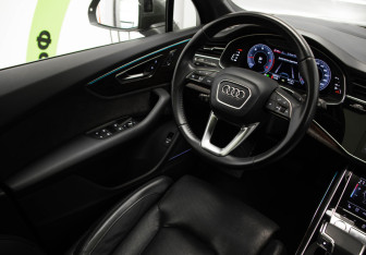 Подержанный автомобиль Audi Q7 2020 года (17 фото)
