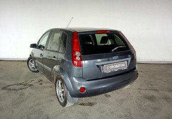 Подержанный автомобиль Ford Fiesta Hatchback 2008 года (4 фото)