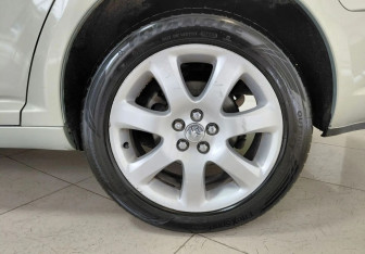 Подержанный автомобиль Toyota Avensis Sedan 2004 года (24 фото)