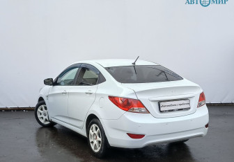 Подержанный автомобиль Hyundai Solaris Sedan 2012 года (7 фото)