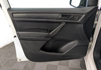 Подержанный автомобиль Volkswagen Caddy Compactvan 2020 года (19 фото)