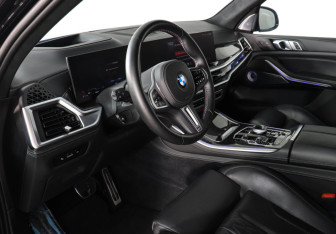 Подержанный автомобиль BMW X5 2024 года (11 фото)