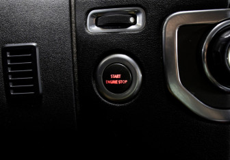 Подержанный автомобиль Land Rover Discovery 2014 года (19 фото)