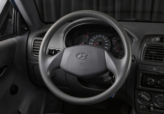 Подержанный автомобиль Hyundai Accent Sedan 2008 года (7 фото)