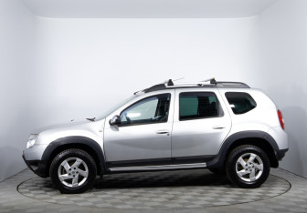 Подержанный автомобиль Renault Duster 2012 года (8 фото)