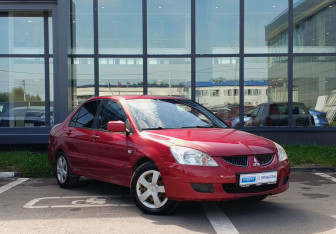 Подержанный автомобиль Mitsubishi Lancer Sedan 2005 года (3 фото)