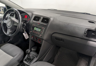 Подержанный автомобиль Volkswagen Polo Sedan 2014 года (19 фото)