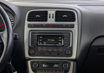 Подержанный автомобиль Volkswagen Polo Sedan 2015 года (15 фото)