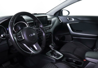 Подержанный автомобиль Kia Ceed Hatchback 2018 года (10 фото)