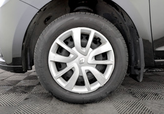 Подержанный автомобиль Renault Logan Sedan 2021 года (18 фото)