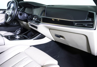 Подержанный автомобиль BMW X7 2019 года (16 фото)