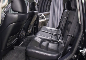 Подержанный автомобиль Toyota Land Cruiser Suv 2015 года (12 фото)