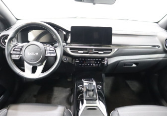 Подержанный автомобиль Kia K3 Sedan 2023 года (13 фото)