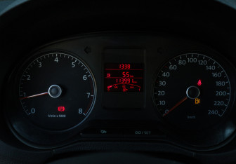 Подержанный автомобиль Volkswagen Polo Sedan 2012 года (16 фото)