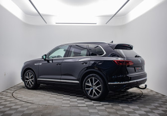 Подержанный автомобиль Volkswagen Touareg 2019 года (7 фото)