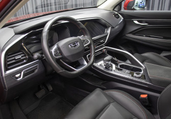 Подержанный автомобиль Geely Tugella 2021 года (16 фото)