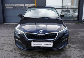 Подержанный автомобиль Skoda Rapid Liftback 2021 года (2 фото)