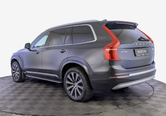 Подержанный автомобиль Volvo XC90 2021 года (7 фото)