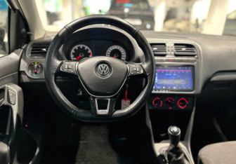 Подержанный автомобиль Volkswagen Polo Sedan 2018 года (10 фото)