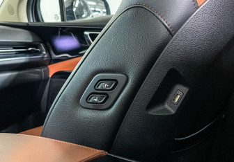 Подержанный автомобиль Kia Carnival 2022 года (21 фото)