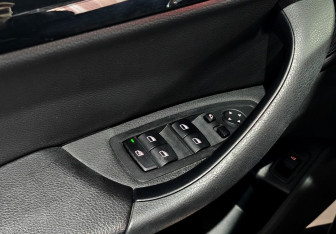 Подержанный автомобиль BMW X1 2017 года (16 фото)