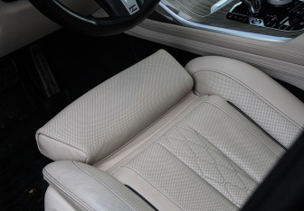 Подержанный автомобиль BMW X7 2020 года (21 фото)