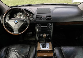 Подержанный автомобиль Volvo XC90 2011 года (12 фото)