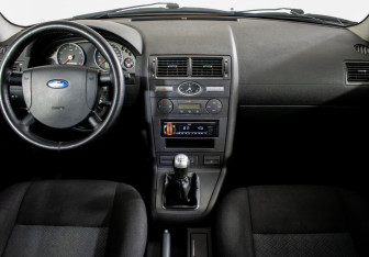 Подержанный автомобиль Ford Mondeo Sedan 2006 года (11 фото)