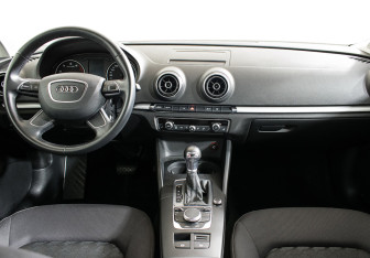 Подержанный автомобиль Audi A3 Sedan 2014 года (26 фото)