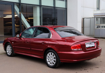 Подержанный автомобиль Hyundai Sonata 2005 года (6 фото)