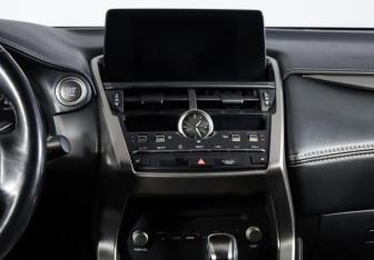 Подержанный автомобиль Lexus NX 2018 года (13 фото)