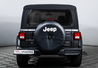 Подержанный автомобиль Jeep Wrangler 2021 года (6 фото)