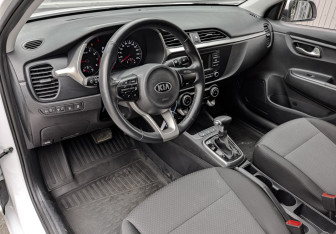 Подержанный автомобиль Kia Rio Sedan 2021 года (14 фото)