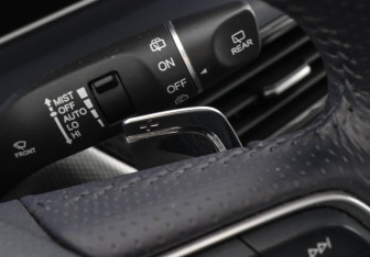 Подержанный автомобиль Hongqi HS5 2024 года (18 фото)