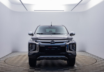Подержанный автомобиль Mitsubishi L200 2019 года (2 фото)