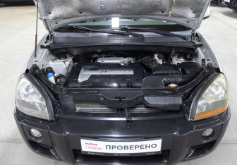 Подержанный автомобиль Hyundai Tucson 2005 года (9 фото)