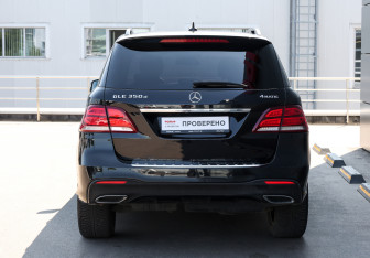 Подержанный автомобиль Mercedes-Benz GLE 2016 года (6 фото)