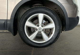 Подержанный автомобиль Nissan Qashqai 2009 года (17 фото)