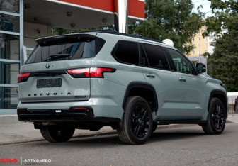 Новый Toyota Sequoia 2025 (2 фото)